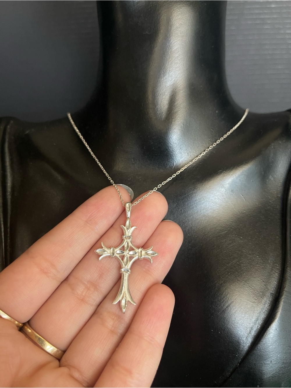 Sterling silver cross pendant chain necklace